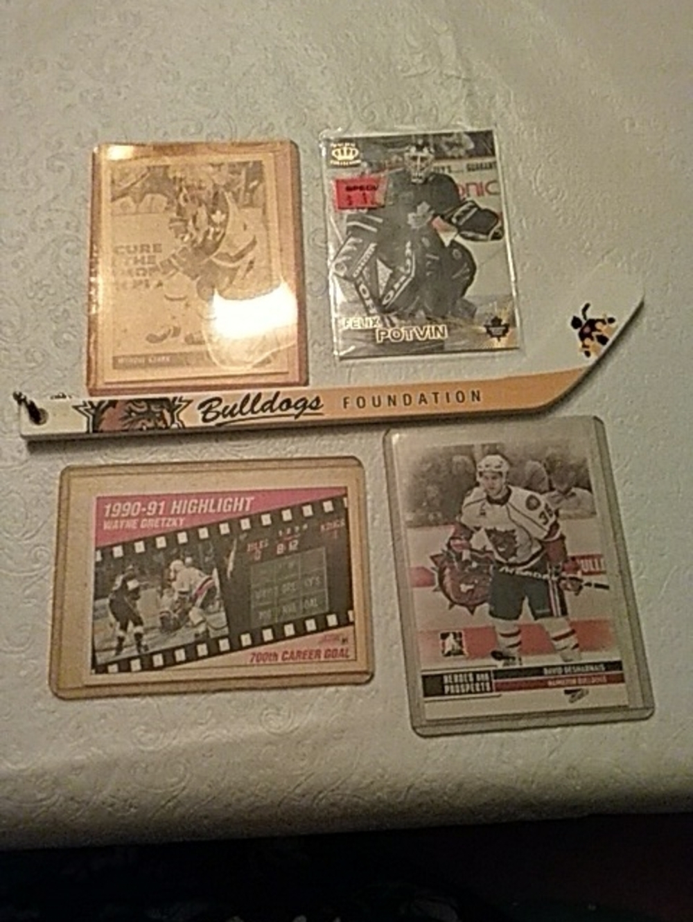 Bulldogs Foundation Decorative Hockey Stick Accent - White Tan Hockey Card Lot